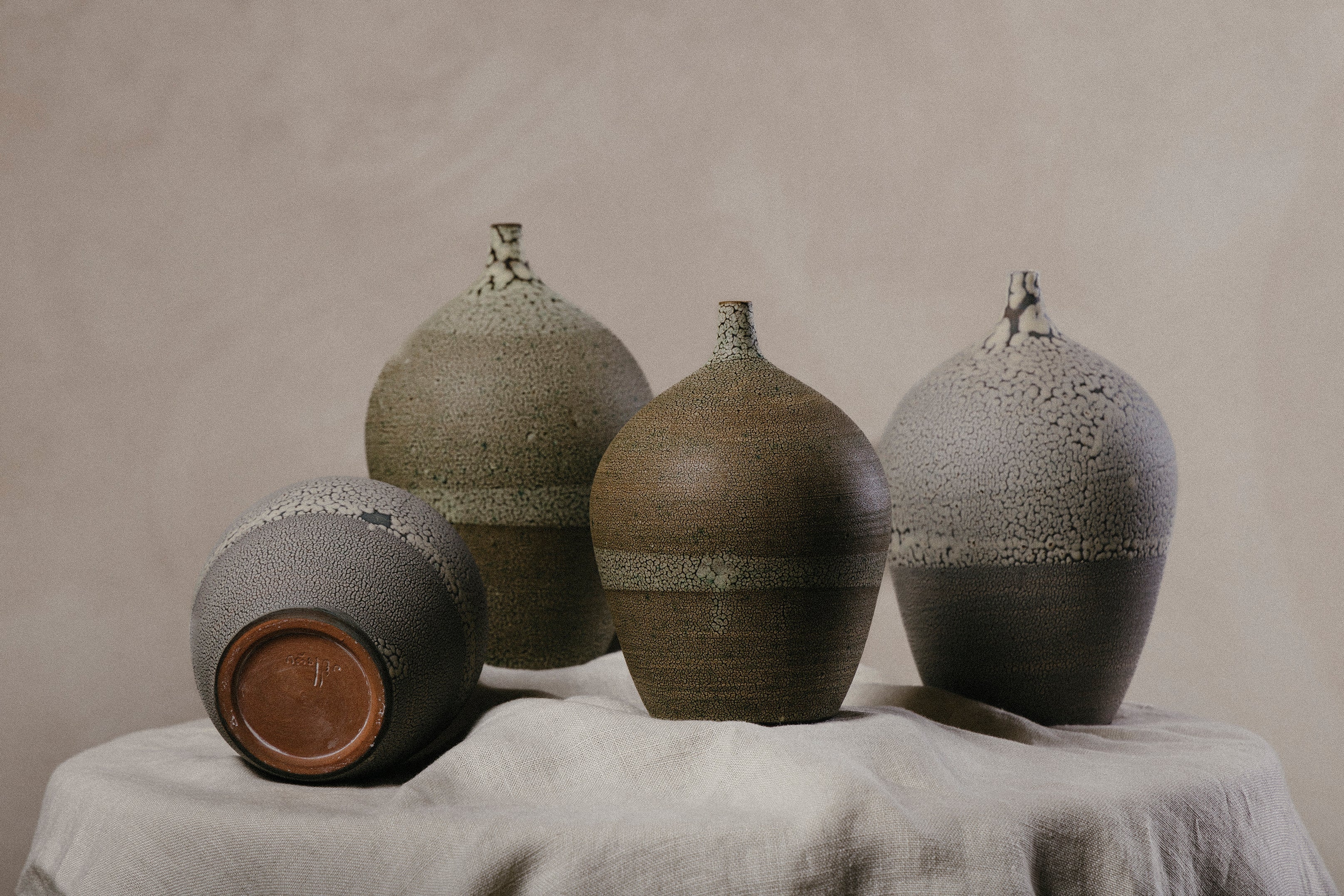 Cracked Ground Vessel [Beige]