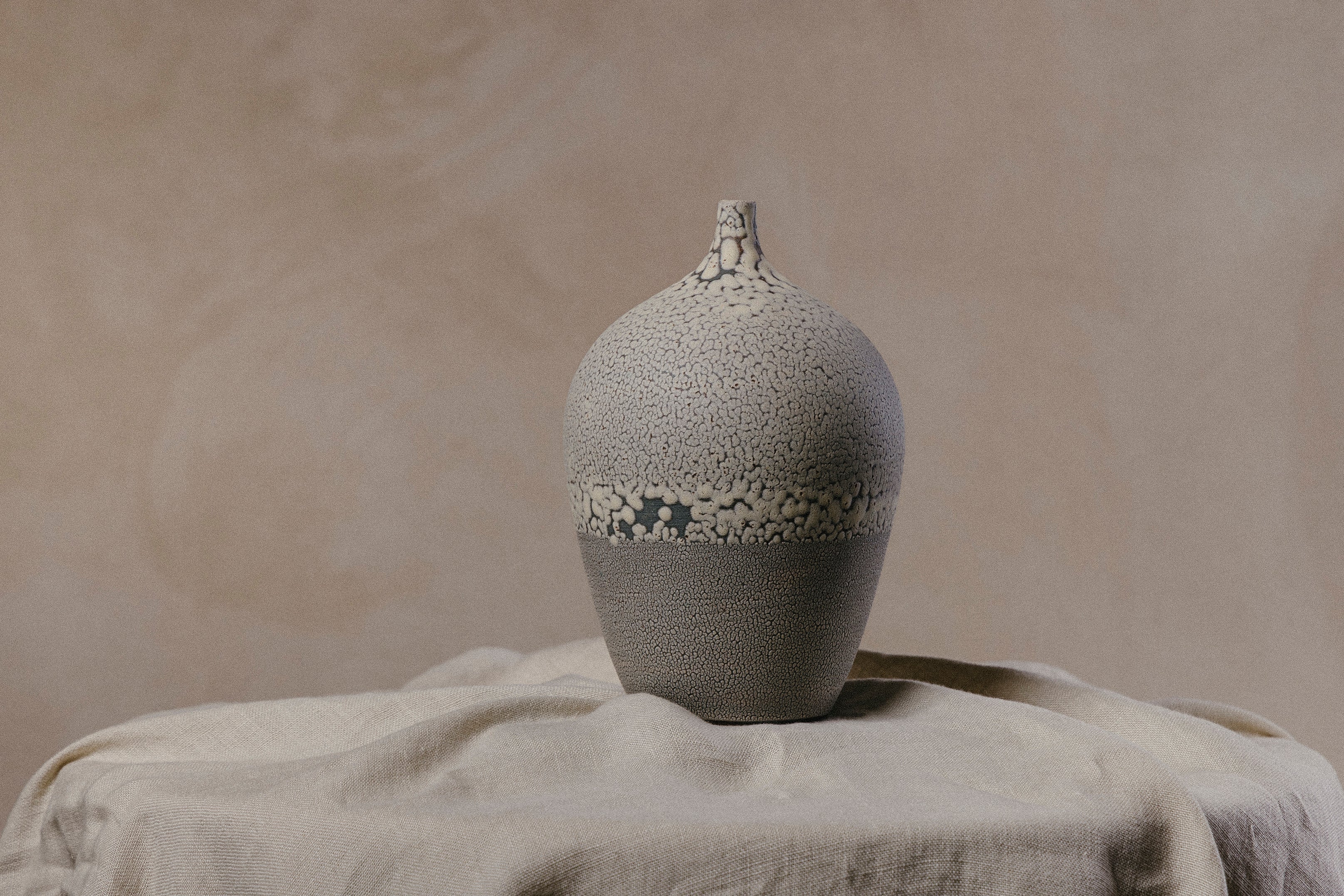 Cracked Ground Vessel [Beige]