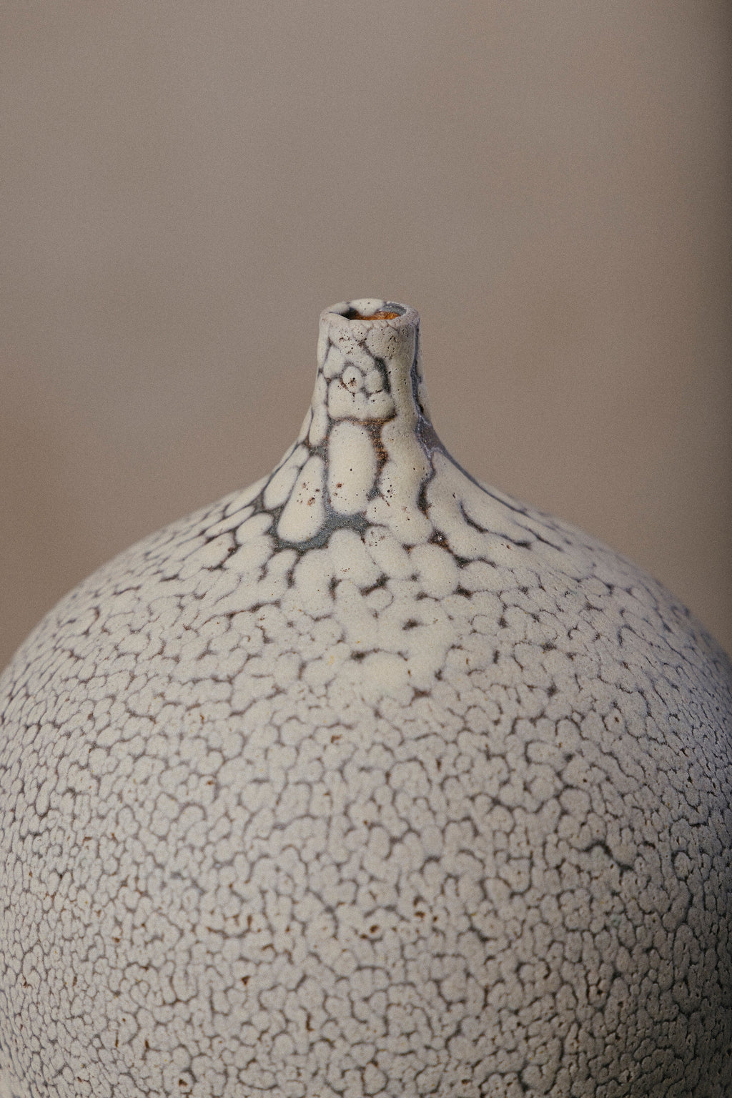 Cracked Ground Vessel [Beige]