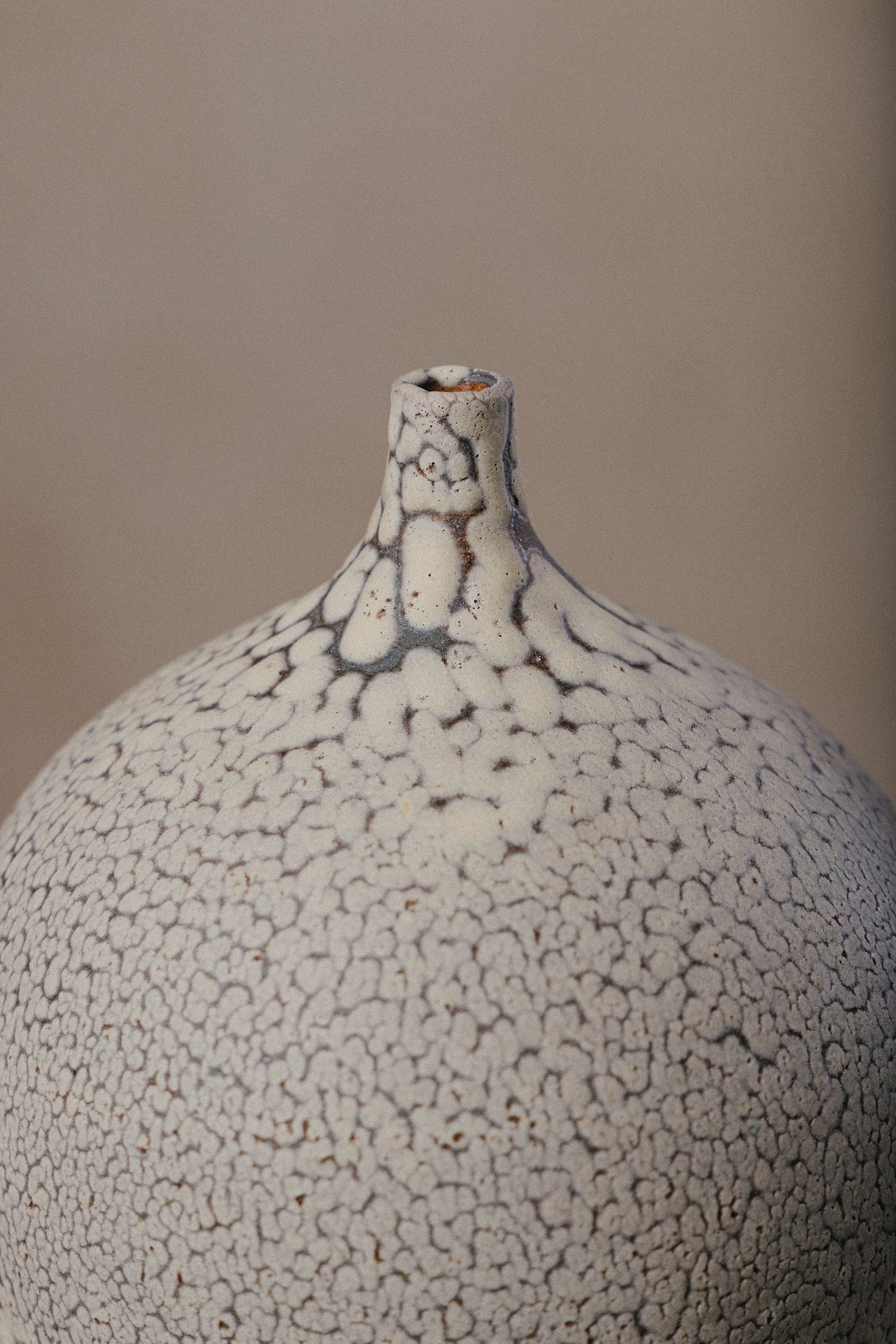 Cracked Ground Vessel [Beige]
