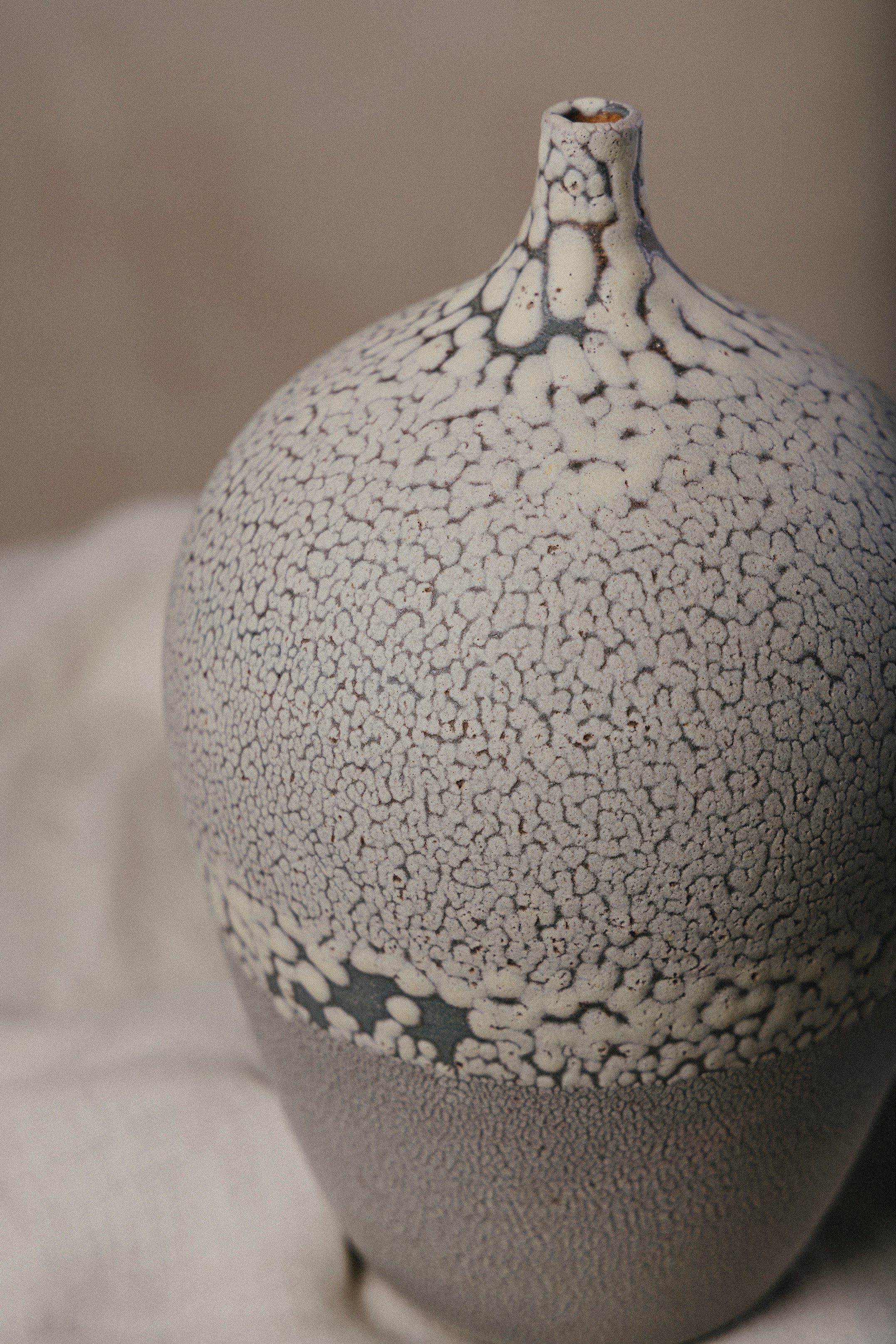 Cracked Ground Vessel [Beige]